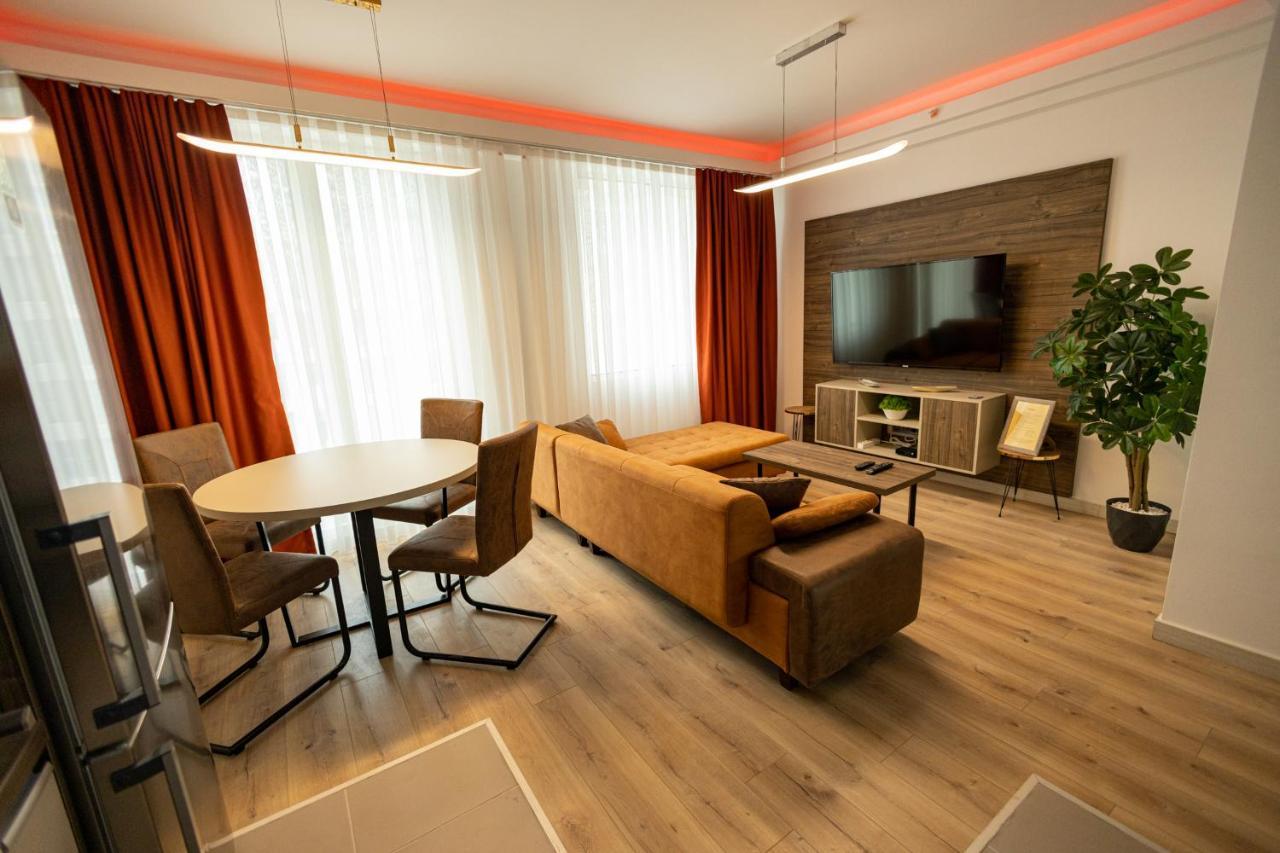 19Th & 18Th Floor Secure Apartments With Pool & Fitness & Parking Included In Price Skopje Exterior foto
