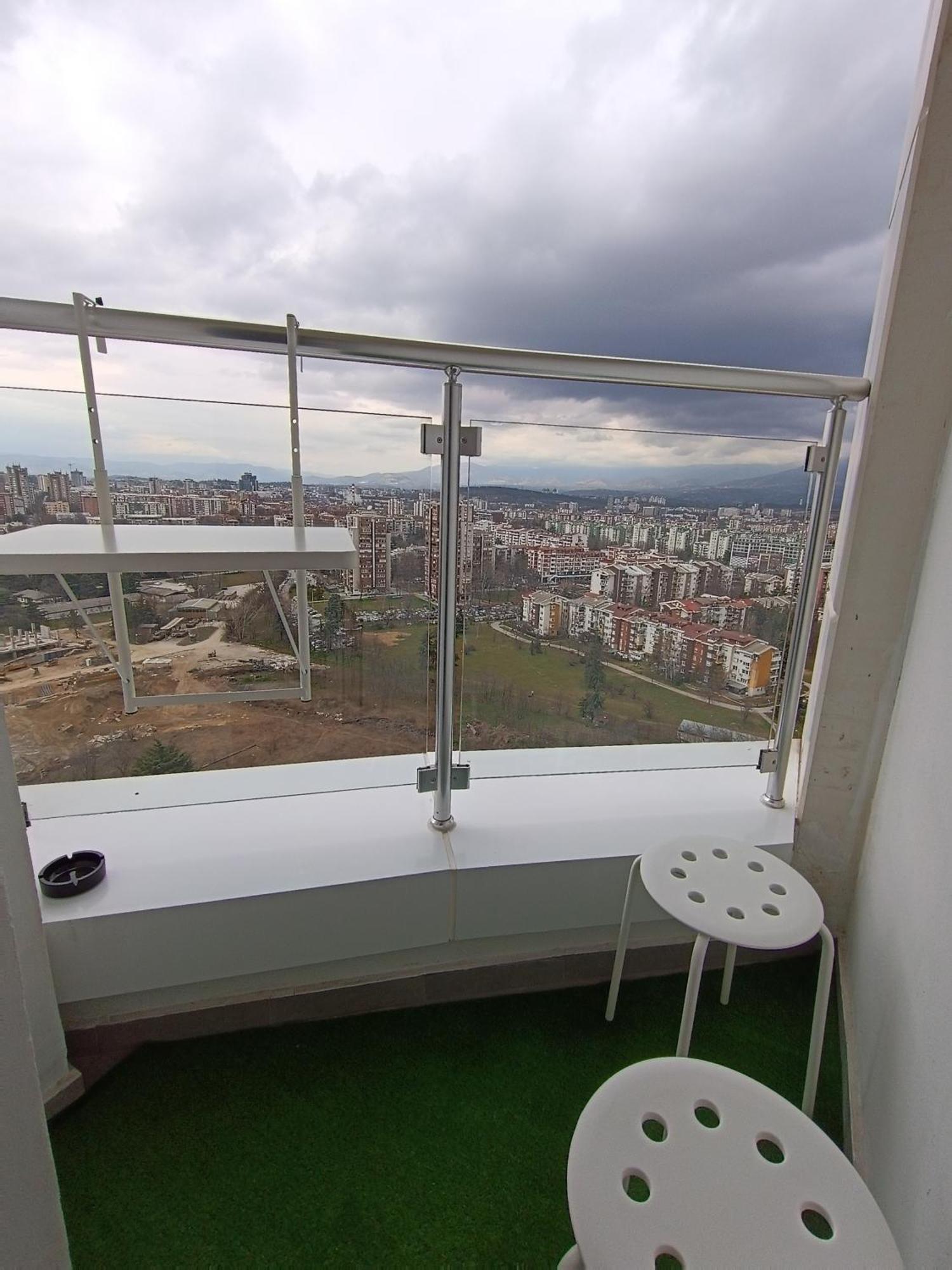 19Th & 18Th Floor Secure Apartments With Pool & Fitness & Parking Included In Price Skopje Exterior foto