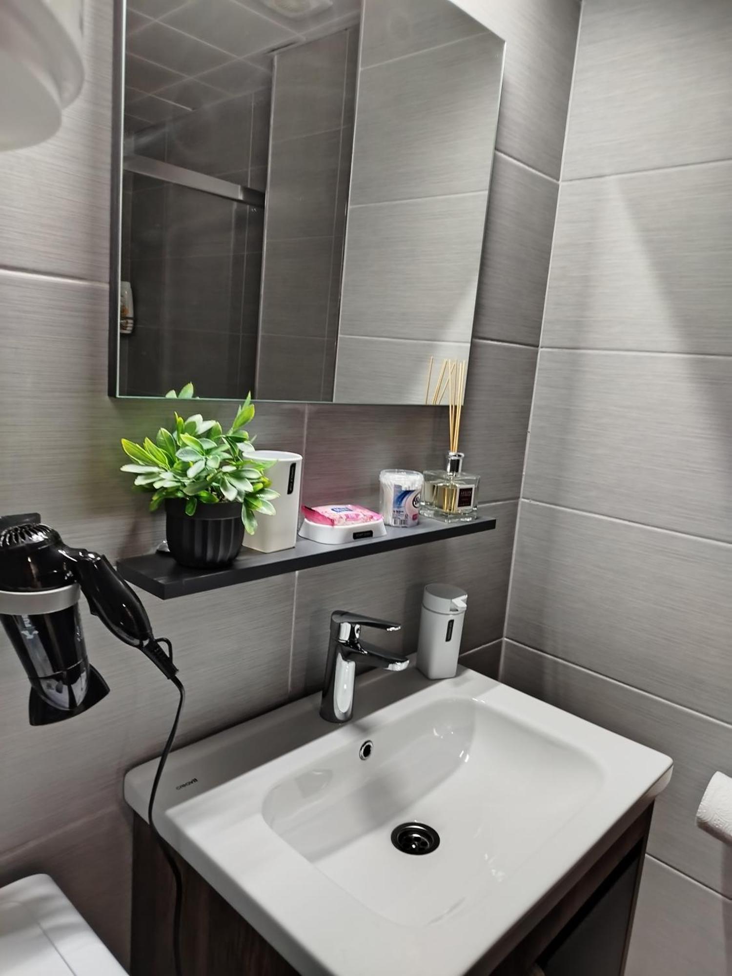 19Th & 18Th Floor Secure Apartments With Pool & Fitness & Parking Included In Price Skopje Exterior foto